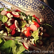 Boston lettuce with strawberries and blue cheese