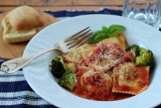 DSLR Ravioli with tomato sauce and Broccoli