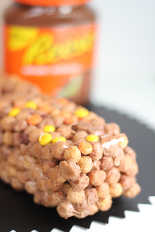 Reese® Peanut Butter and Chocolate Cereal Treats #DoYouSpoon