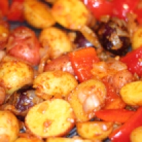 Mini Potatoes, Red Peppers and Onions in Circulon® Roaster